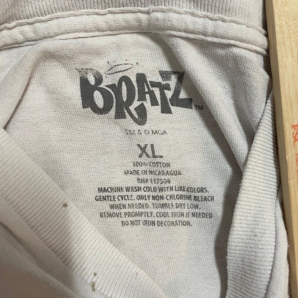 Bratz Xpress Yourself White Graphic Tee Men's XL Short Sleeve - Picture 2 of 4